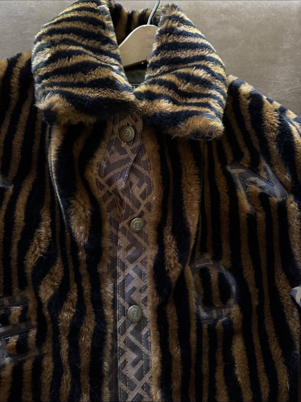 Fendi Vintage Women’s Striped Faux Fur Coat - Brown/Black Excellent Condition - Picture 7 of 13